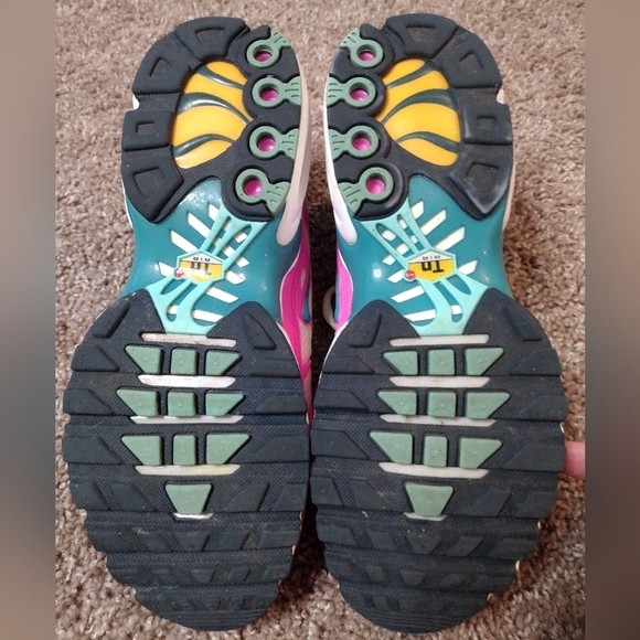 Nike Women's Air Max Plus Premium White Tropical Twist Sneakers 8.5 - Picture 7 of 12
